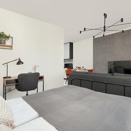 Luksusowe Studio W Lodzi Z Biurkiem, Balkonem I Klimatyzatorem By Renters Prestige Bagian luar foto